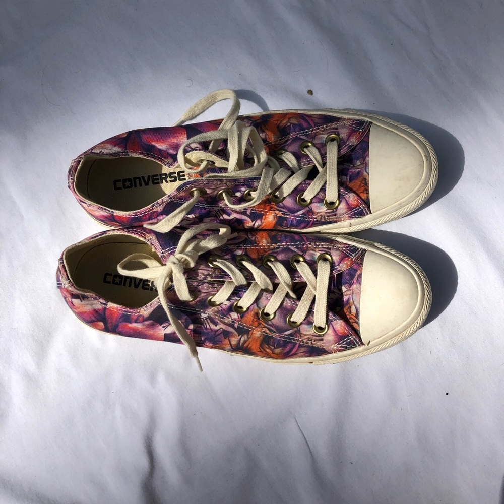 Floral low top converse